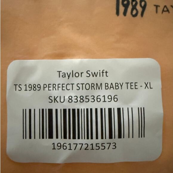 Taylor Swift NIB | Screaming Crying Perfect Storms Yellow Baby T-Shirt | size XL - Picture 5 of 7